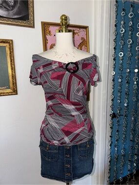 Vintage Y2K Women's Off-Shoulder Geometric Print Top in Pink and Black
